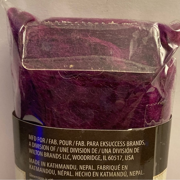 24 Dimensions FeltWorks 100% Wool Purple Curly Roving .25oz Needle Felting Craft - Picture 6 of 16